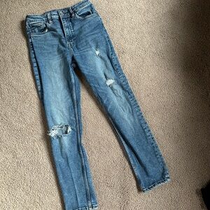 Ripped Skinny Jeans w/ Stretch